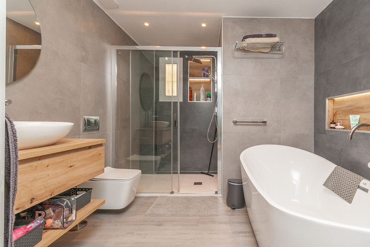 Gerenoveerd 3-slaapkamer appartement op begane grond in Elviria, Marbella in Elviria - foto 5