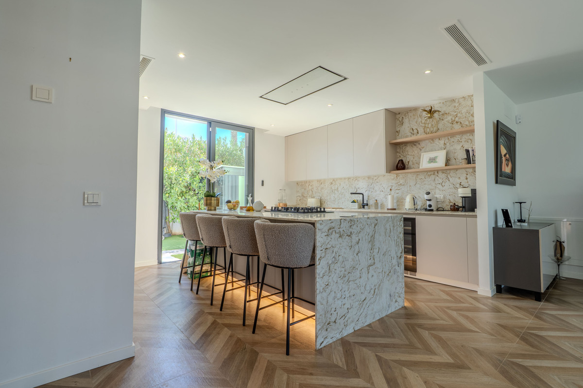 Villa met 4 slaapkamers direct aan de golfbaan in El Campanario, Estepona in Estepona - foto 11