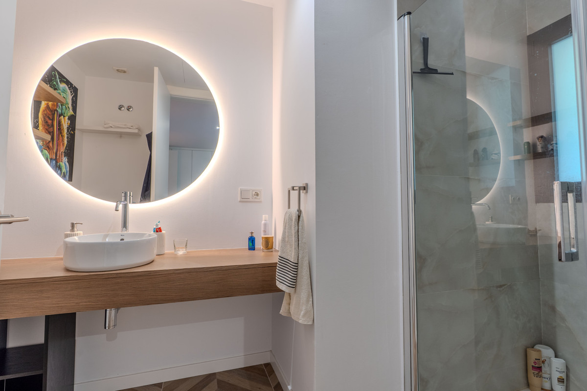 Villa met 4 slaapkamers direct aan de golfbaan in El Campanario, Estepona in Estepona - foto 14