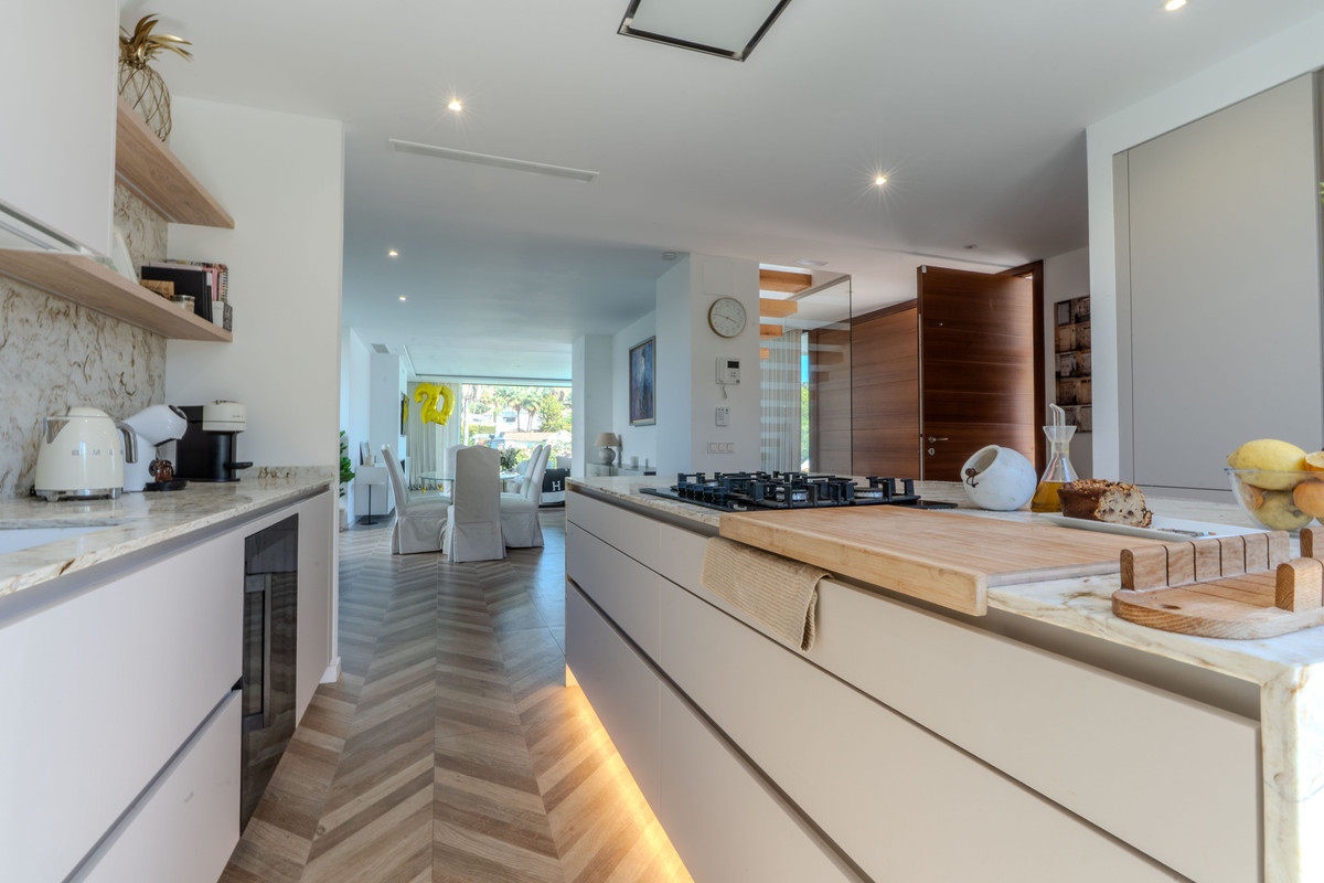Villa met 4 slaapkamers direct aan de golfbaan in El Campanario, Estepona in Estepona - foto 9