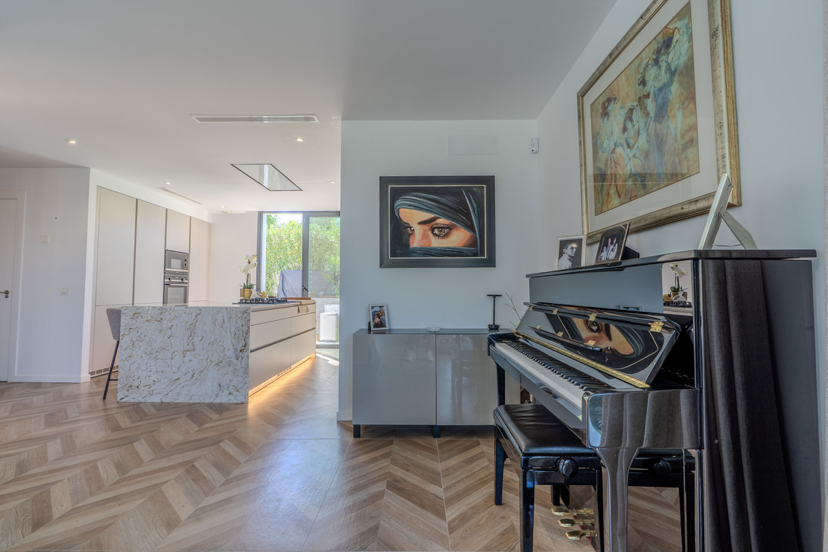 Villa met 4 slaapkamers direct aan de golfbaan in El Campanario, Estepona in Estepona - foto 10