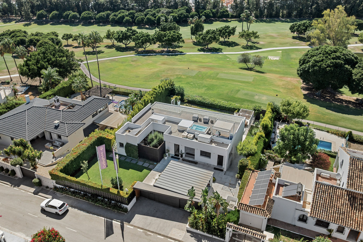 Vijf-slaapkamer villa in Nueva Andalucía in Nueva Andalucía - foto 2