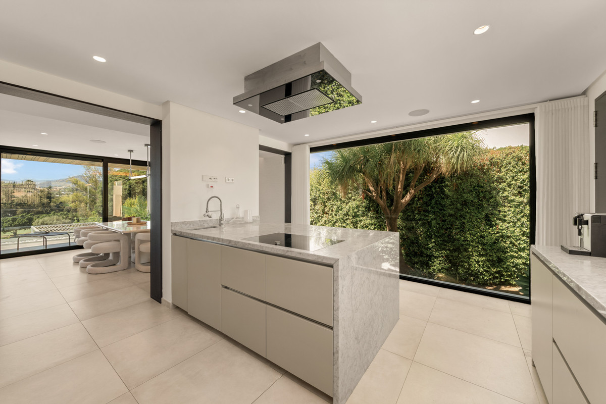 Vijf-slaapkamer villa in Nueva Andalucía in Nueva Andalucía - foto 13