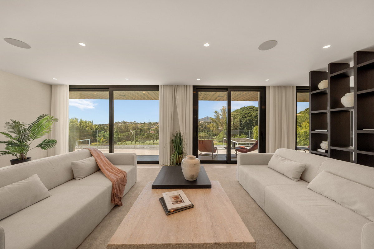 Vijf-slaapkamer villa in Nueva Andalucía in Nueva Andalucía - foto 4
