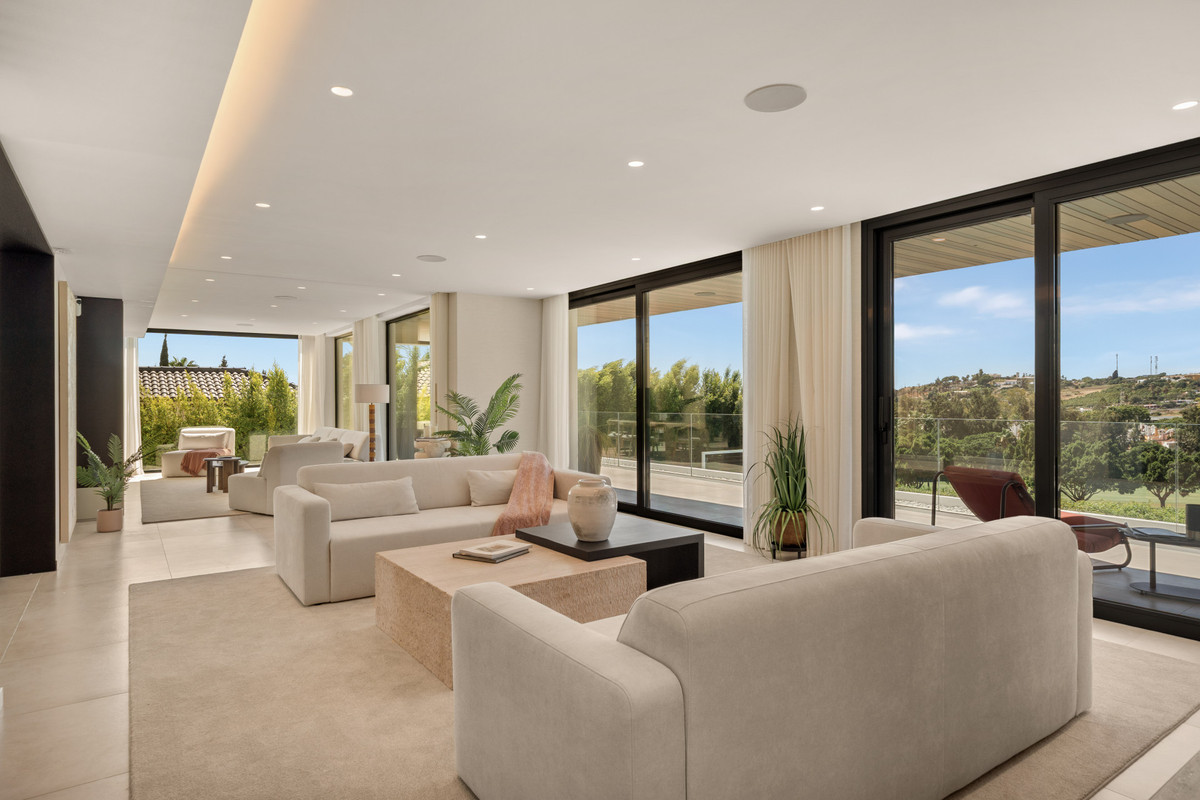 Vijf-slaapkamer villa in Nueva Andalucía in Nueva Andalucía - foto 5