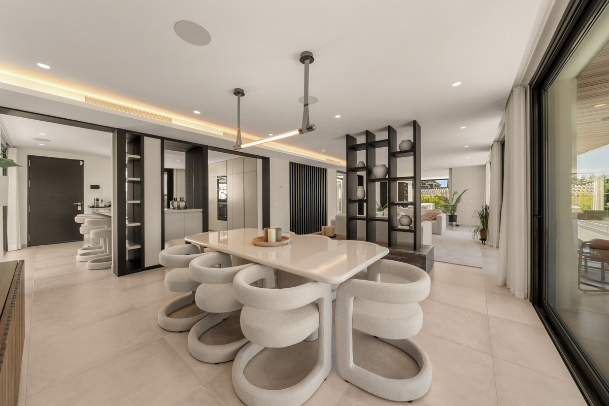 Vijf-slaapkamer villa in Nueva Andalucía in Nueva Andalucía - foto 7