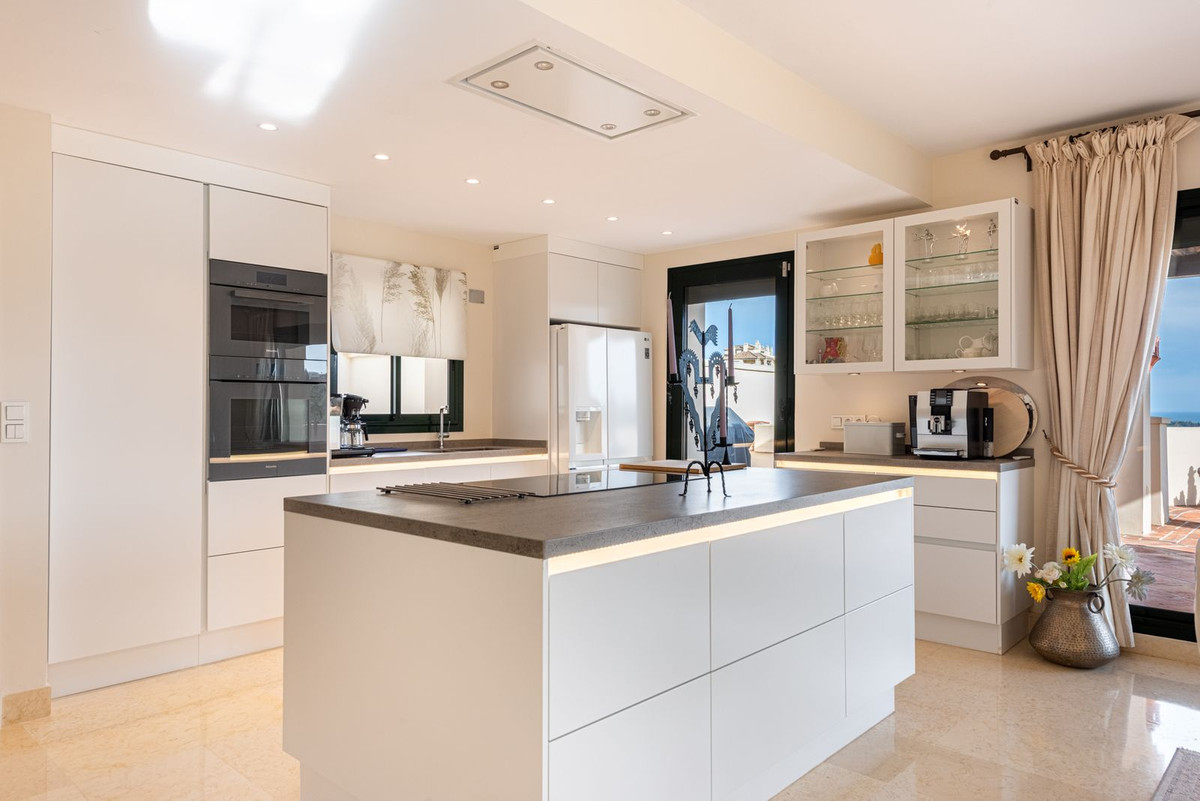 Elegant duplex penthouse in Capanes del Golf – Uitzonderlijke levensstijl en investeringskans in Benahavís - foto 2
