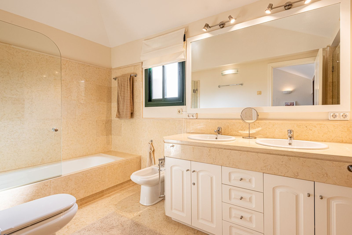 Elegant duplex penthouse in Capanes del Golf – Uitzonderlijke levensstijl en investeringskans in Benahavís - foto 12