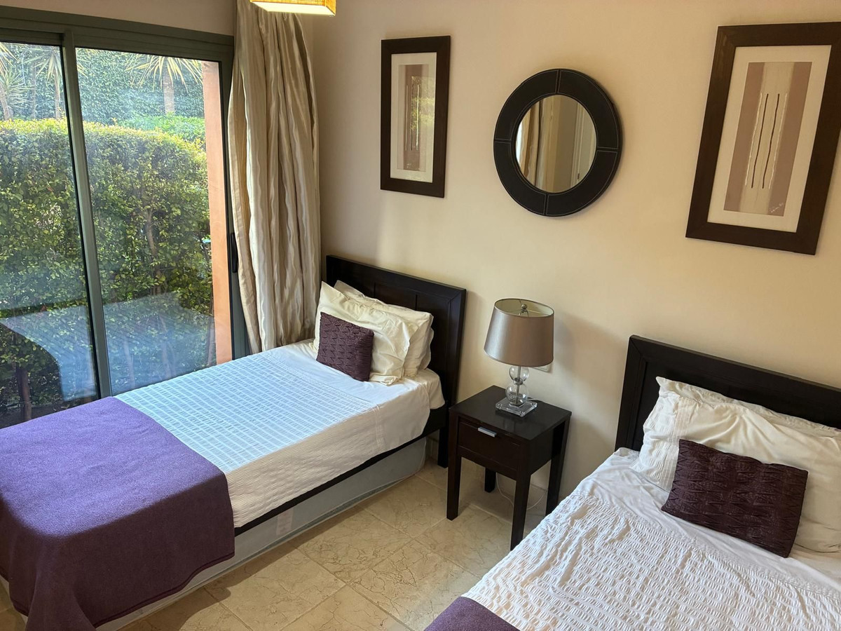 2 bedroom Apartment in Estepona in Estepona - foto 8