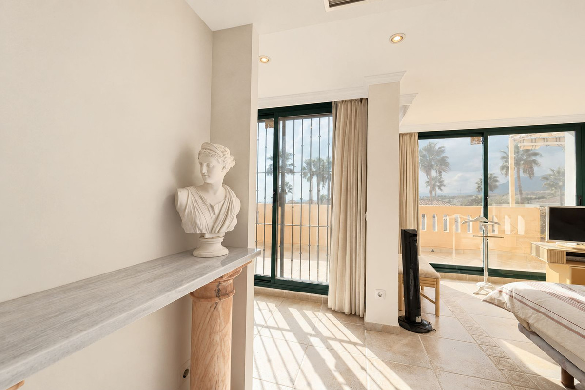 Drie slaapkamers penthouse in Elviria met 360° panoramisch uitzicht en vakantieverhuurlicentie in Elviria - foto 14