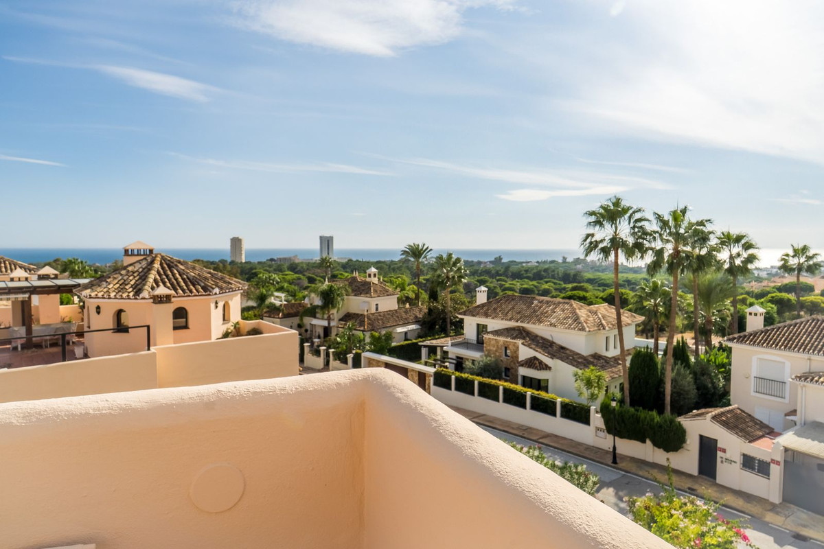Drie slaapkamers penthouse in Elviria met 360° panoramisch uitzicht en vakantieverhuurlicentie in Elviria - foto 8