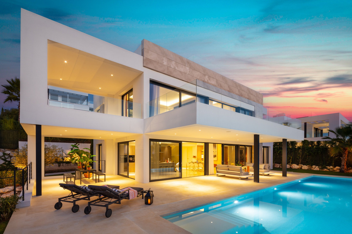 Vijf-slaapkamer villa in Nueva Andalucía (drie verdiepingen) in Nueva Andalucía - foto 2