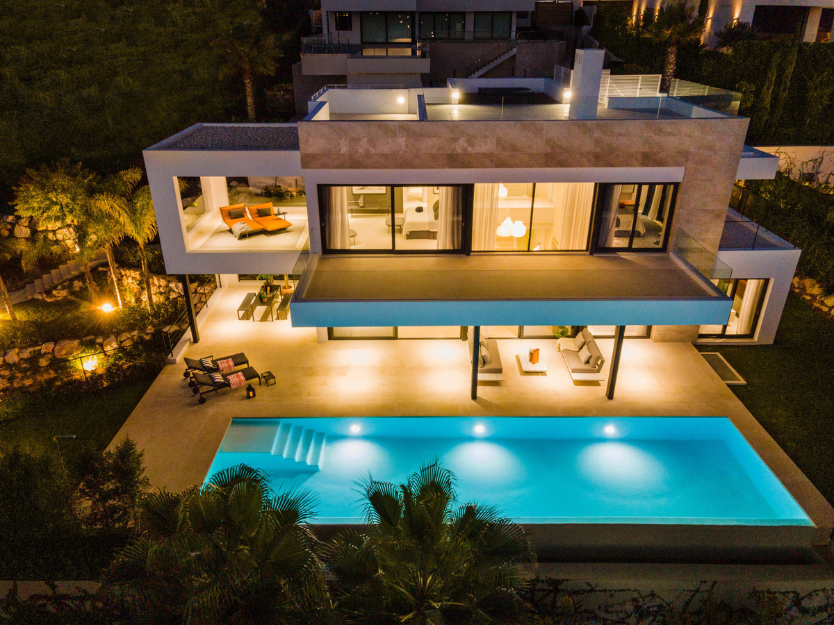 Vijf-slaapkamer villa in Nueva Andalucía (drie verdiepingen) in Nueva Andalucía - foto 3