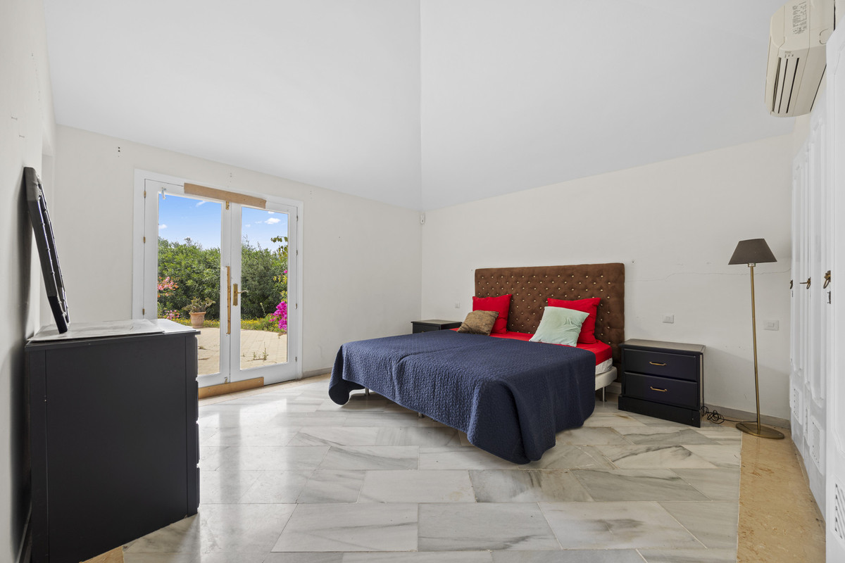 Frontline golfvilla in Puerto del Almendro, Benahavís in Benahavís - foto 13