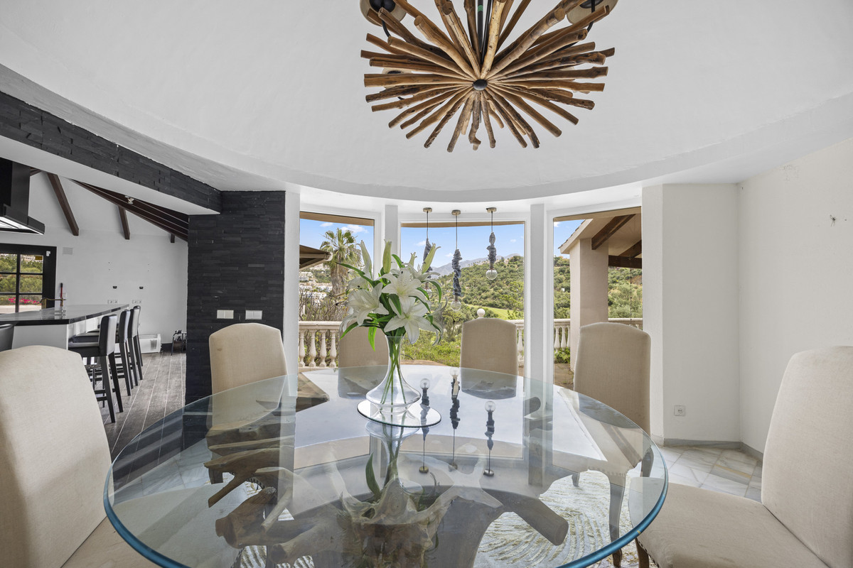Frontline golfvilla in Puerto del Almendro, Benahavís in Benahavís - foto 6