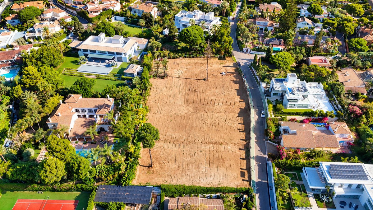 Plot in Los Monteros in Los Monteros - foto 2