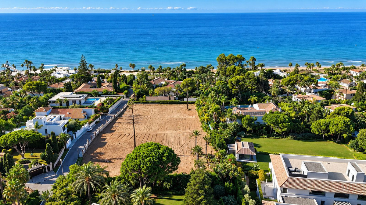Plot in Los Monteros in Los Monteros - foto 4