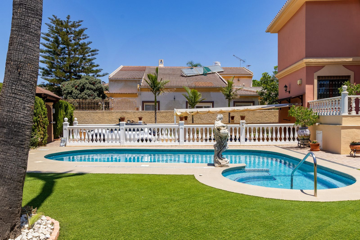 4-slaapkamers villa in Torremolinos (Los Álamos) in Torremolinos - foto 12