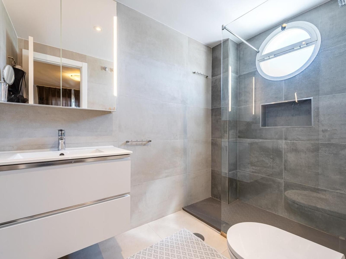 Ruim 3-slaapkamerappartement met 80 m² terras en toeristische verhuurvergunning – Lorcrimar, Nueva Andalucía in Nueva Andalucía - foto 11