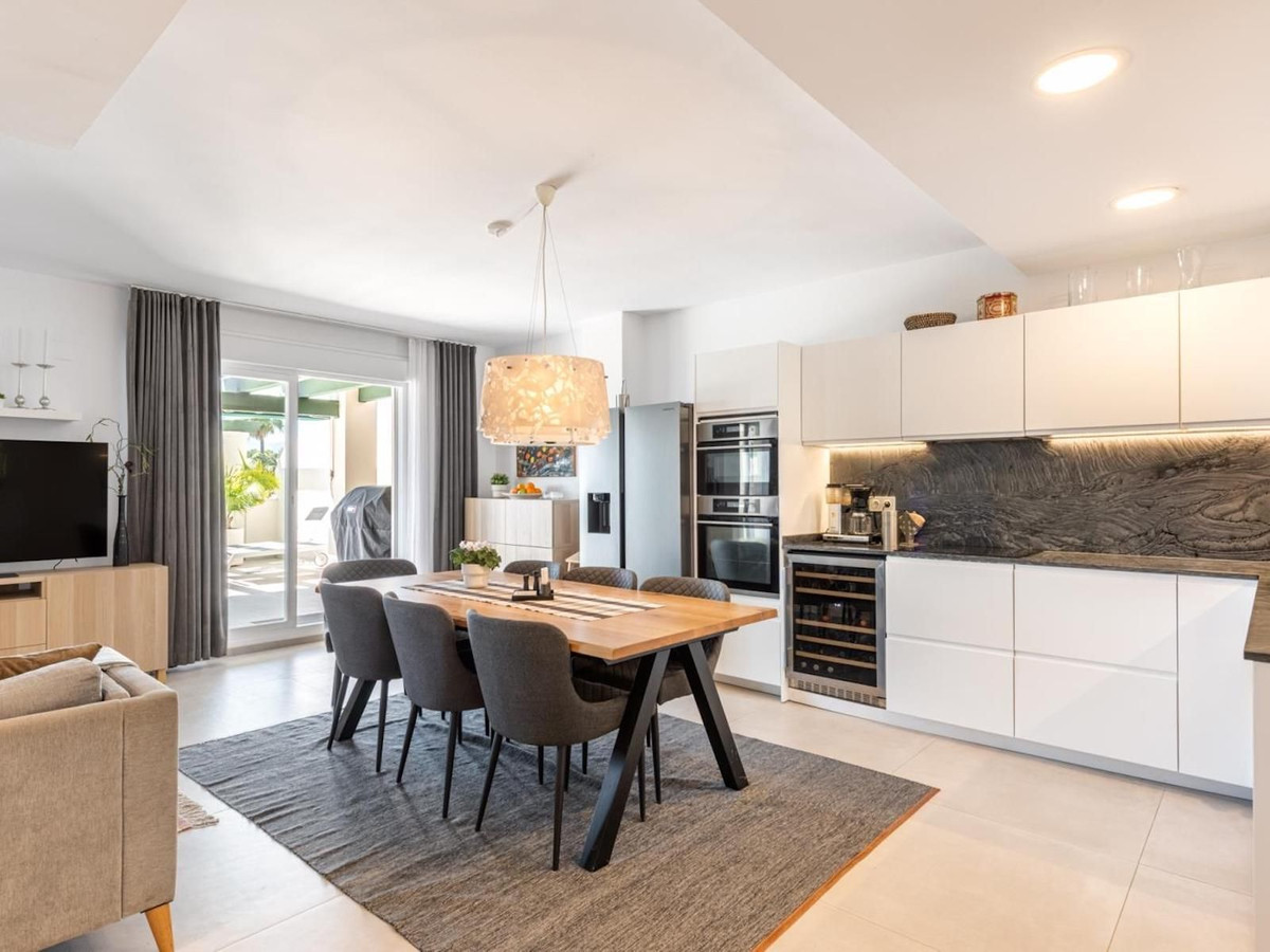 Ruim 3-slaapkamerappartement met 80 m² terras en toeristische verhuurvergunning – Lorcrimar, Nueva Andalucía in Nueva Andalucía - foto 4