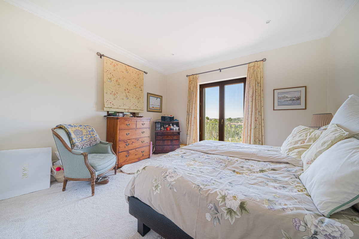 9-slaapkamer villa in Sotogrande Alto met uitzicht op de golfbaan San Roque en de Middellandse Zee in Sotogrande - foto 11