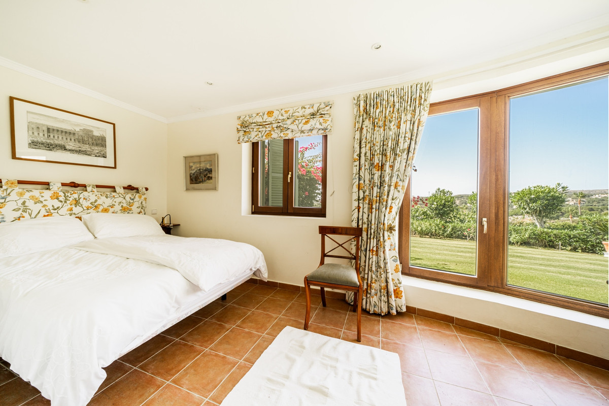 9-slaapkamer villa in Sotogrande Alto met uitzicht op de golfbaan San Roque en de Middellandse Zee in Sotogrande - foto 12