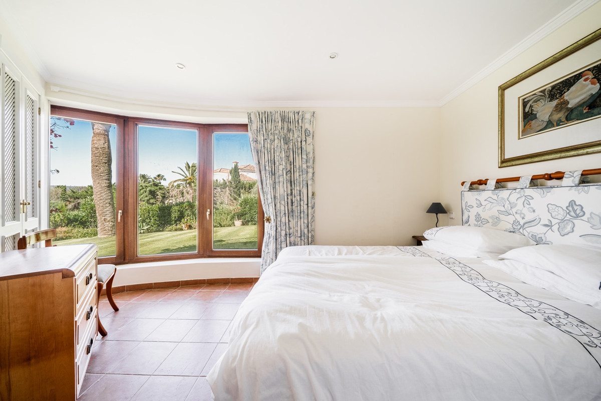 9-slaapkamer villa in Sotogrande Alto met uitzicht op de golfbaan San Roque en de Middellandse Zee in Sotogrande - foto 13