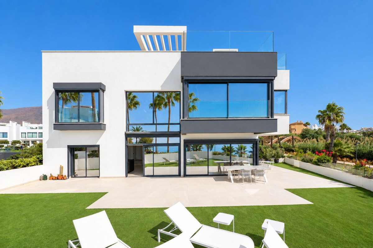 4-slaapkamervilla direct aan het strand in Estepona in Estepona - foto 12
