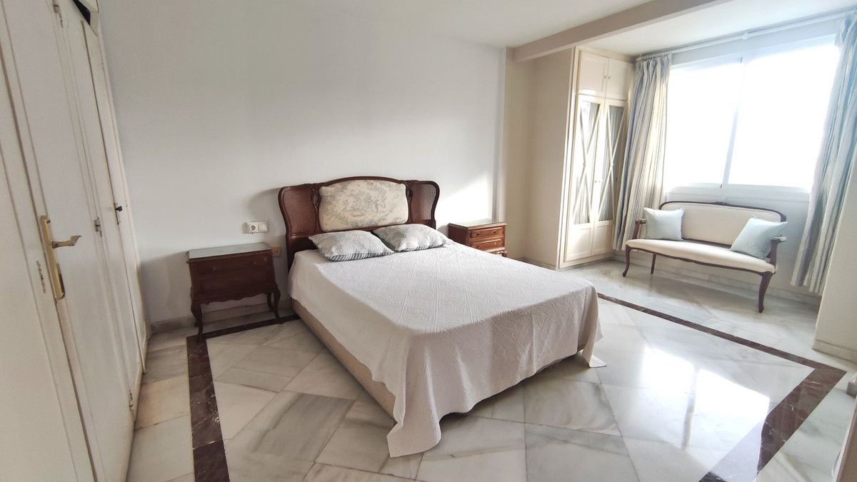 Ruim zuidgericht appartement met 4 slaapkamers in Marbella in Marbella - foto 4