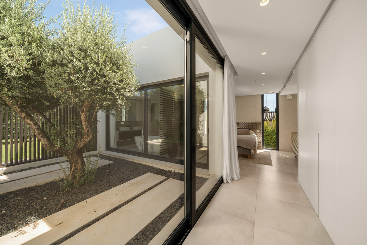 Vijf-slaapkamer villa in Nueva Andalucía in Nueva Andalucía - foto 18