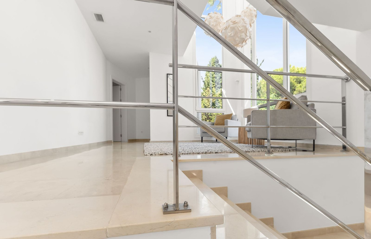 4-slaapkamer villa met panoramisch zeezicht in El Rosario, Marbella Oost in El Rosario - foto 17