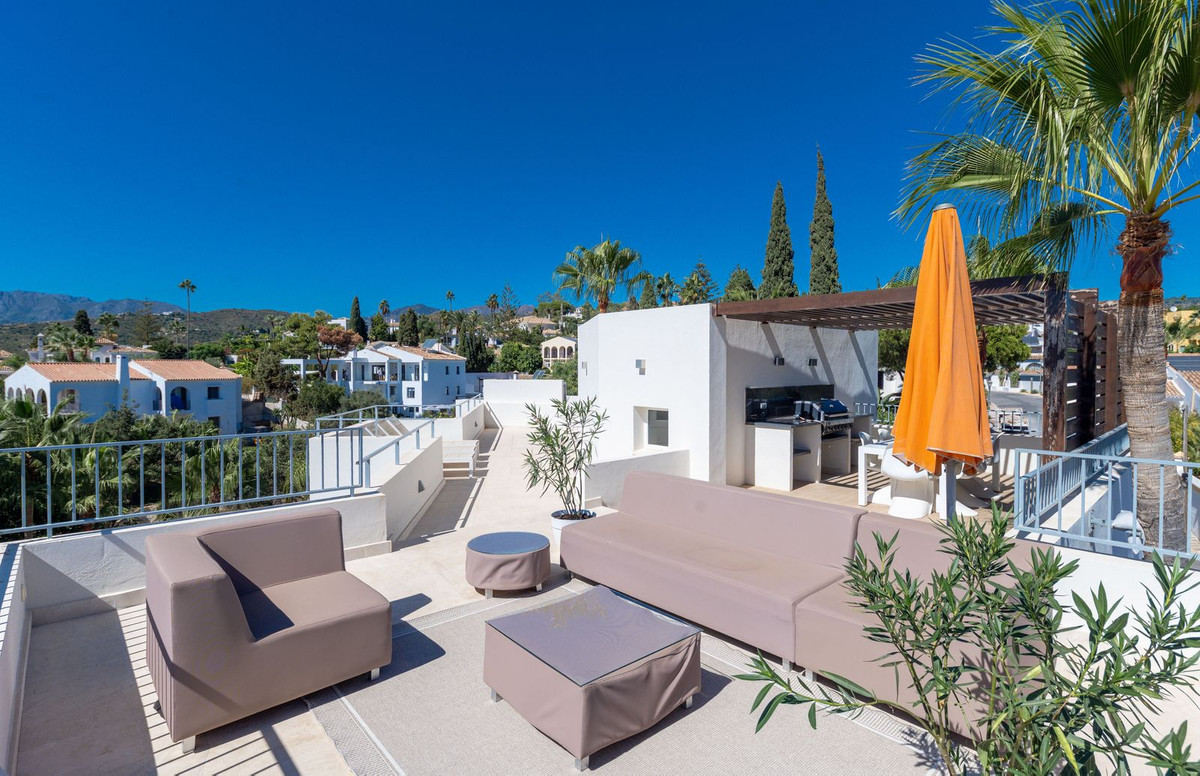 4-slaapkamer villa met panoramisch zeezicht in El Rosario, Marbella Oost in El Rosario - foto 3