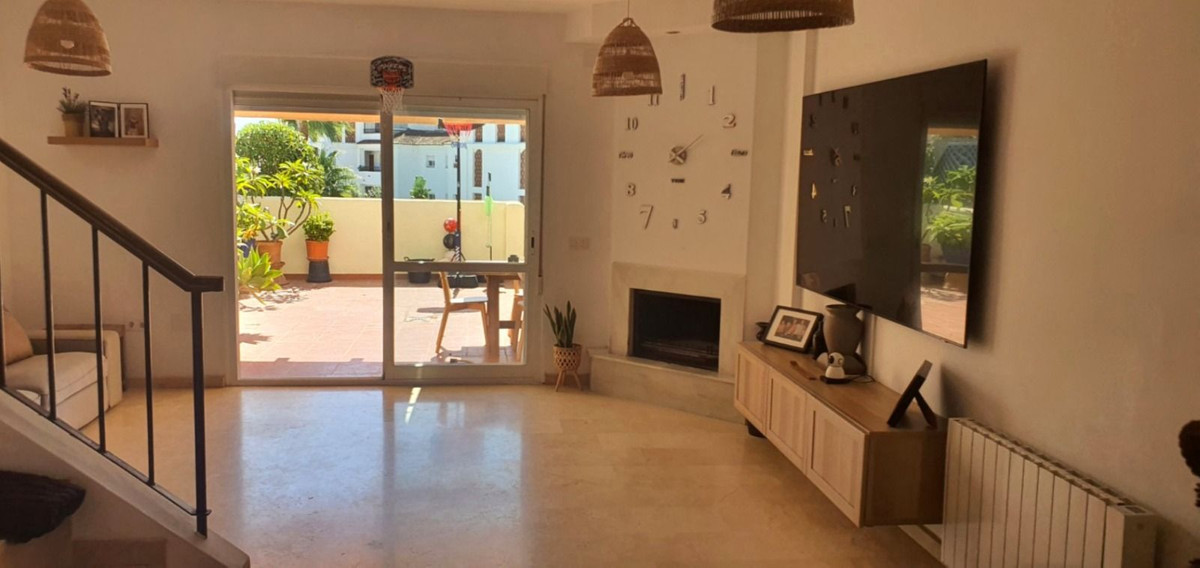 Stadswoning met 4 slaapkamers in Sitio de Calahonda in Calahonda - foto 3