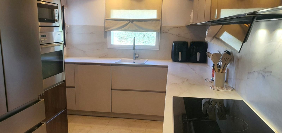 Stadswoning met 4 slaapkamers in Sitio de Calahonda in Calahonda - foto 4