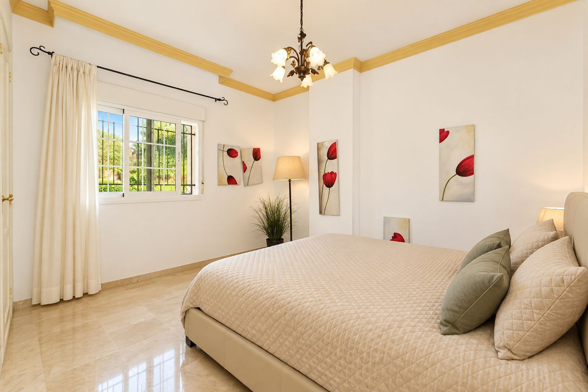 Drie-slaapkamerappartement met terras in Nueva Andalucía in Nueva Andalucía - foto 11