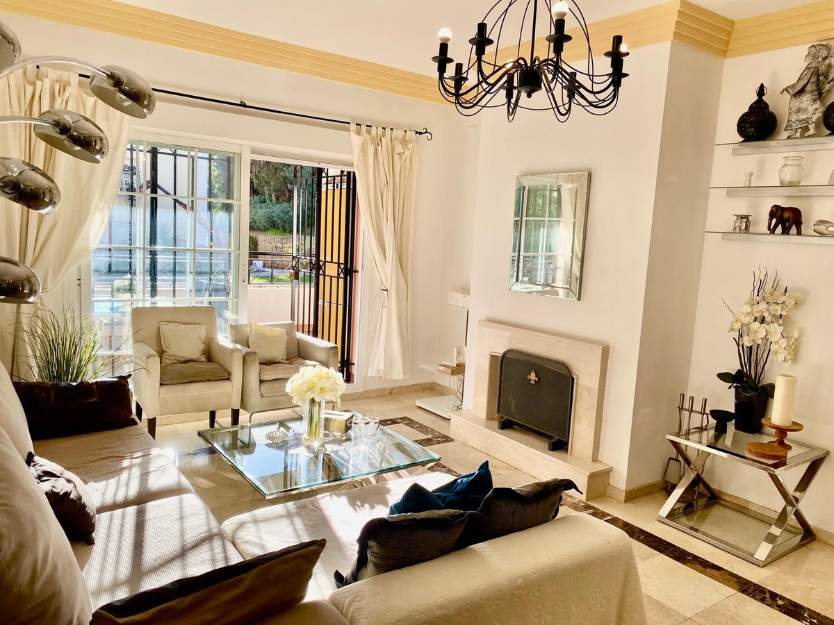 Drie-slaapkamerappartement met terras in Nueva Andalucía in Nueva Andalucía - foto 5