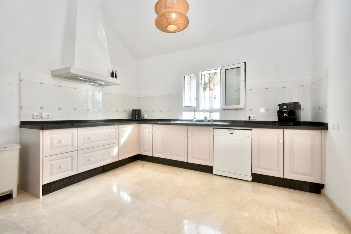 Vrijstaande villa aan de golfbaan El Hacho, La Duquesa in La Duquesa - foto 13