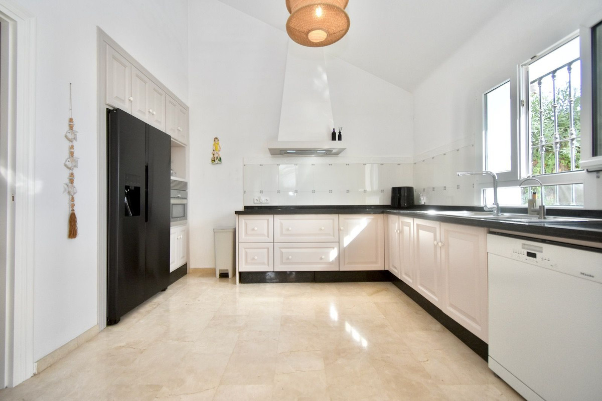 Vrijstaande villa aan de golfbaan El Hacho, La Duquesa in La Duquesa - foto 14