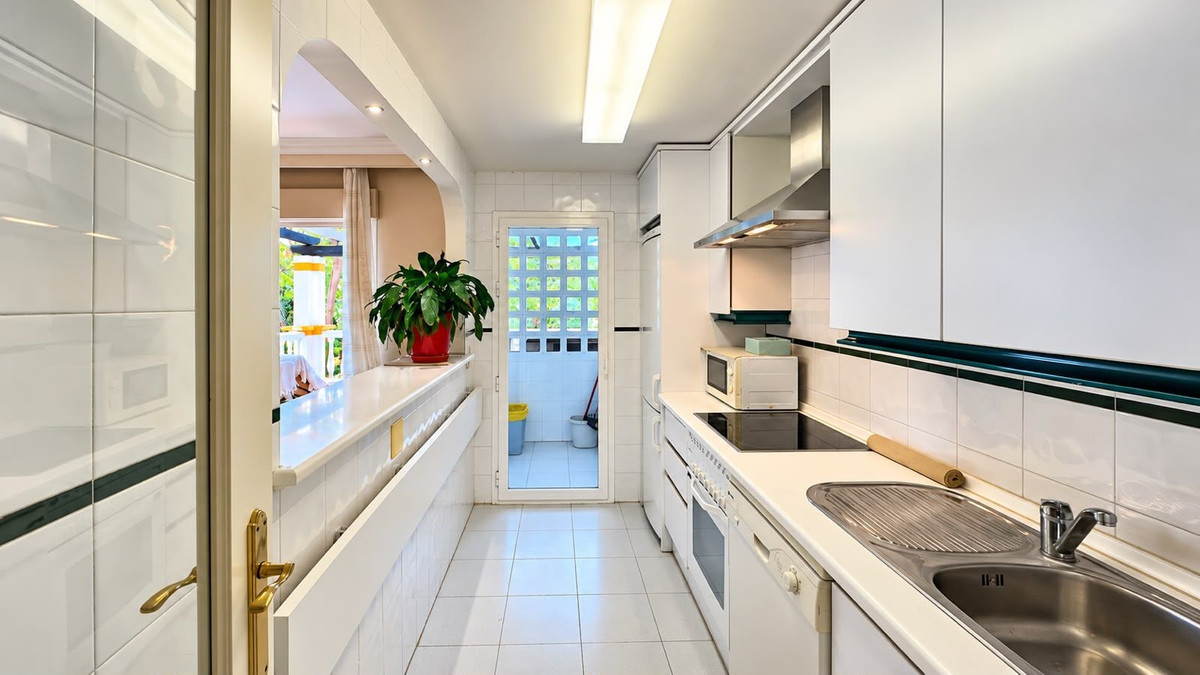 2 bedroom Apartment in Nueva Andalucía in Nueva Andalucía - foto 4