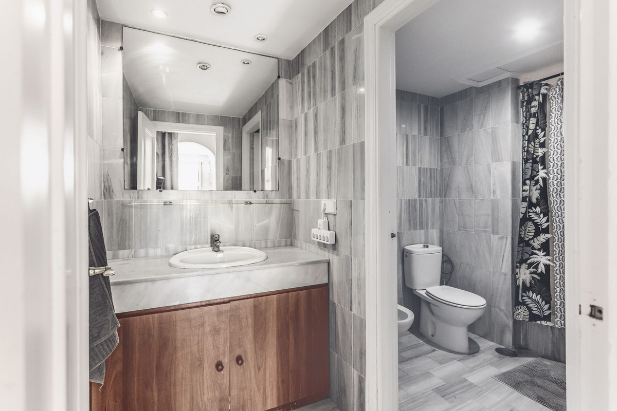 Drie-slaapkamer beganegrond-appartement in Nueva Andalucía in Nueva Andalucía - foto 12