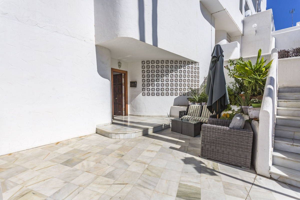 Drie-slaapkamer beganegrond-appartement in Nueva Andalucía in Nueva Andalucía - foto 3