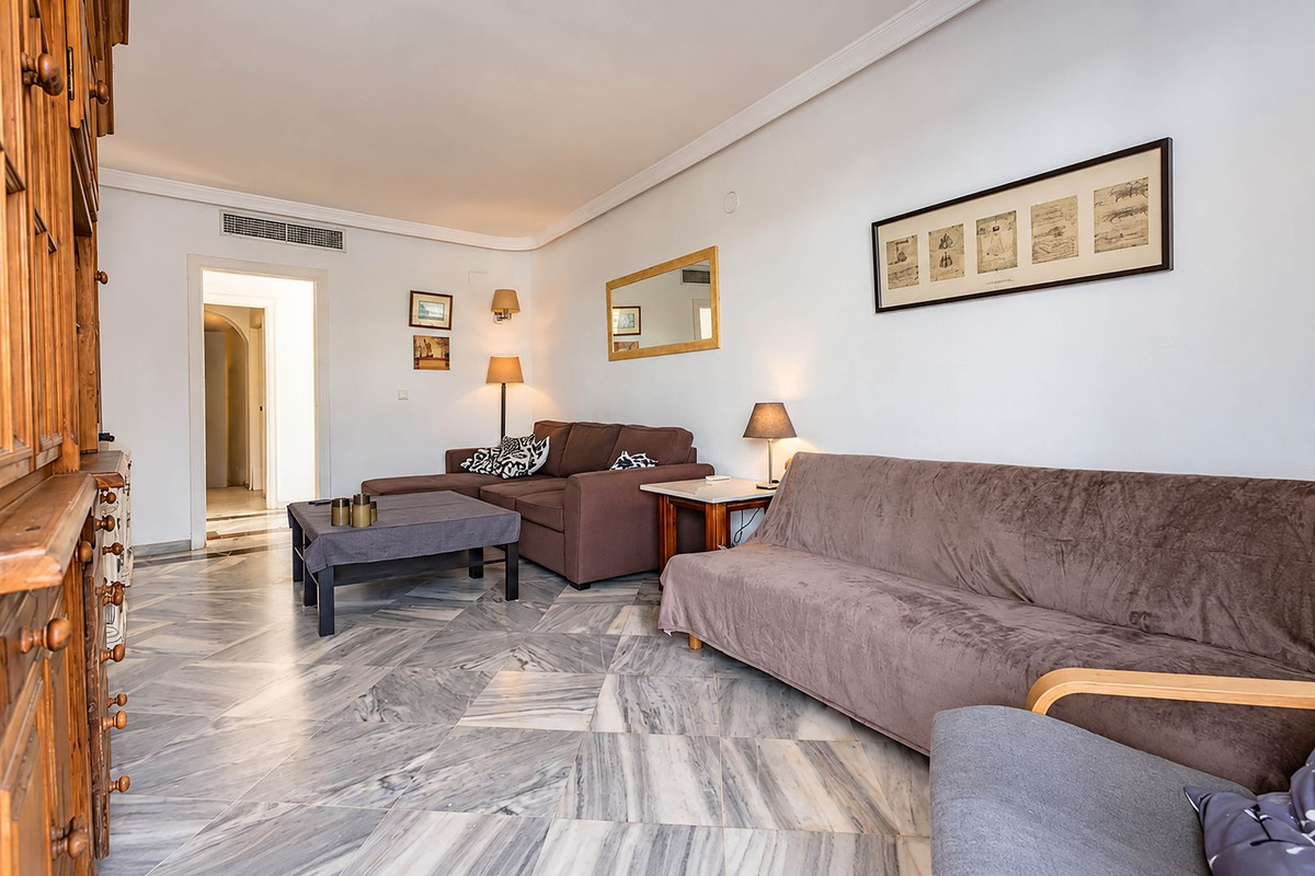 Drie-slaapkamer beganegrond-appartement in Nueva Andalucía in Nueva Andalucía - foto 4