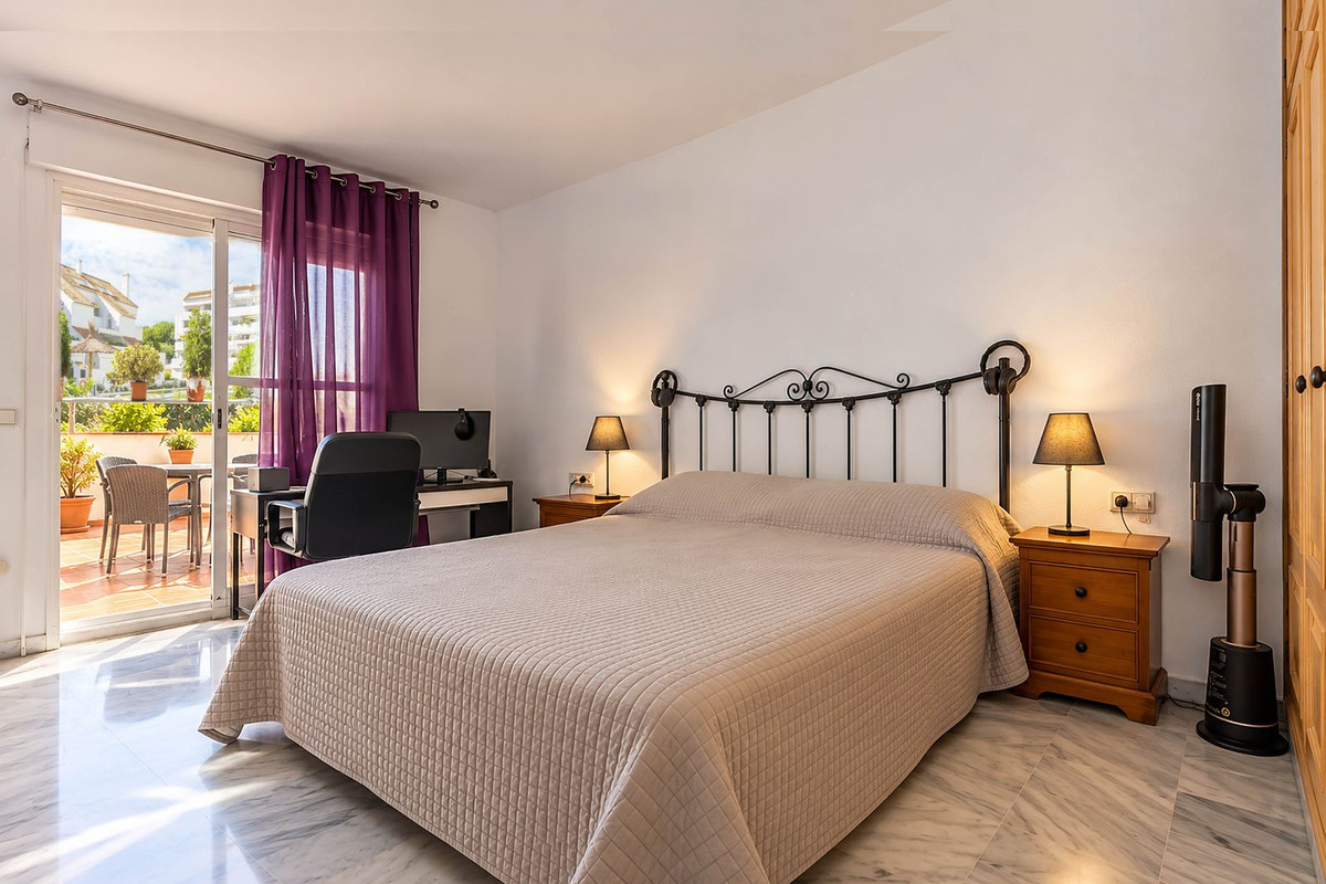 Drie-slaapkamer beganegrond-appartement in Nueva Andalucía in Nueva Andalucía - foto 9