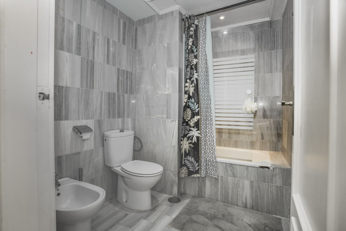 Drie-slaapkamer beganegrond-appartement in Nueva Andalucía in Nueva Andalucía - foto 10