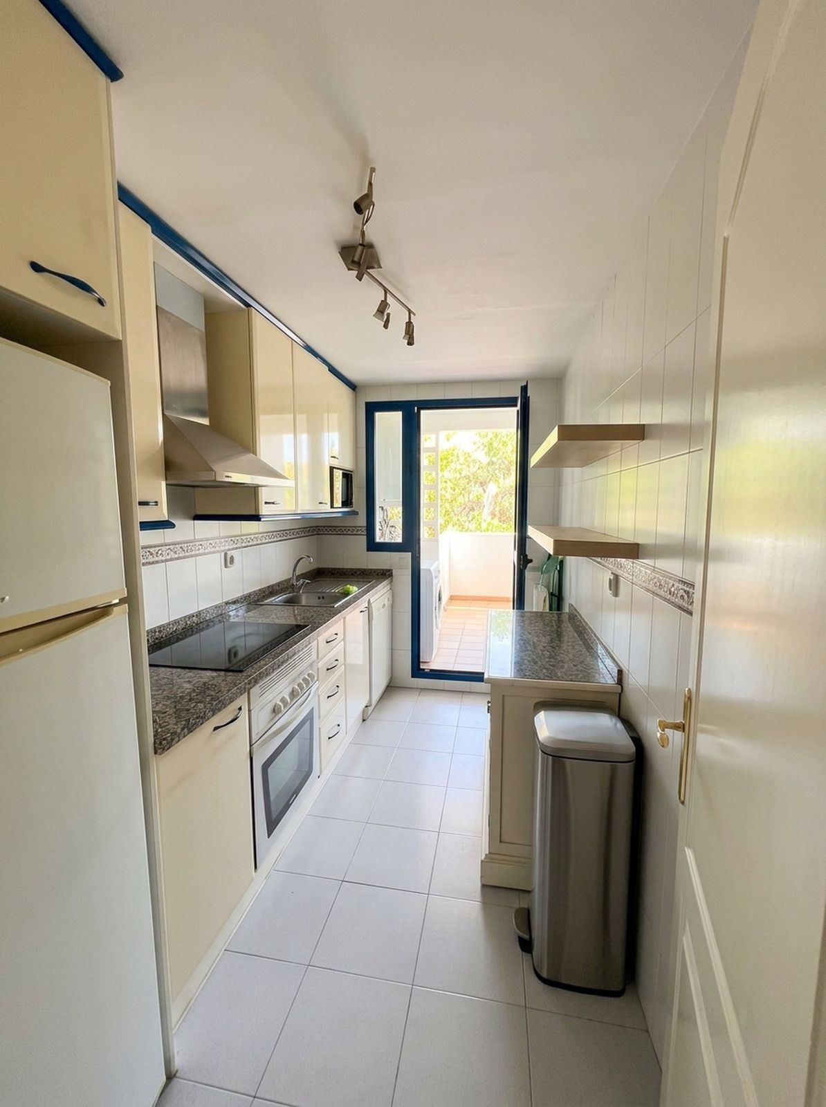 Twee-slaapkamer appartement in La Duquesa met terras en garage in La Duquesa - foto 10
