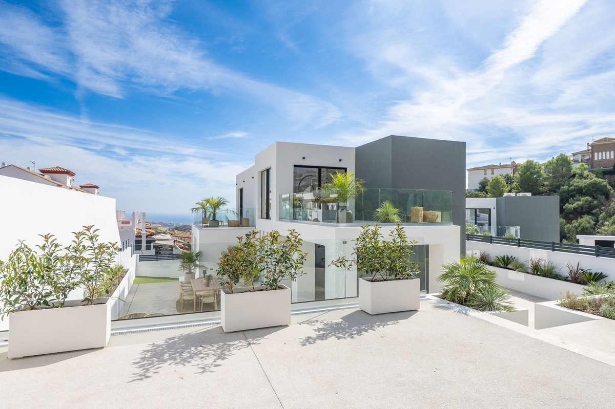 Brandnieuwe designervilla met panoramisch zeezicht in Benalmádena in Benalmadena - foto 2