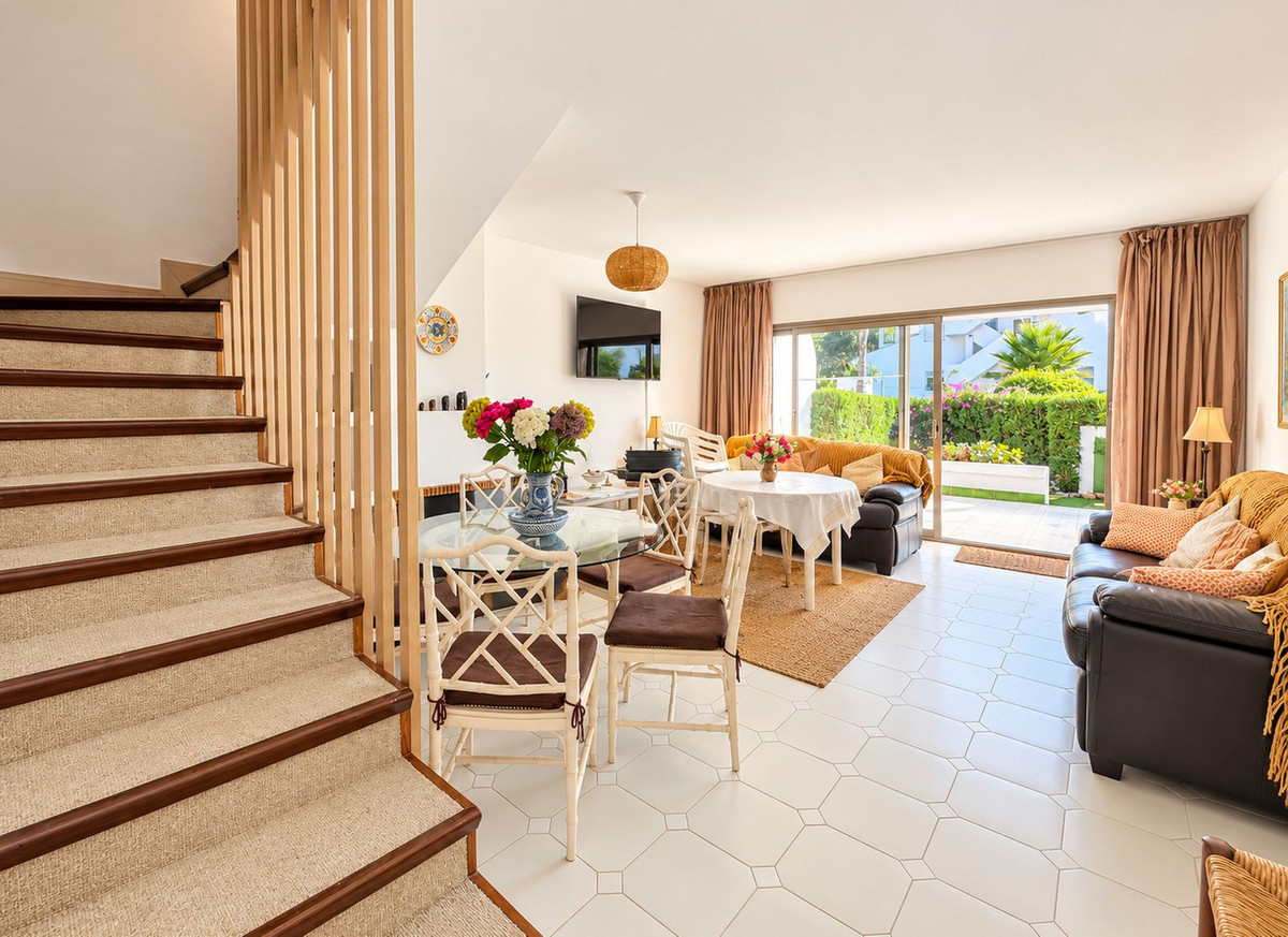 Hoekwoning met renovatiepotentieel in Marbella in Marbella - foto 2
