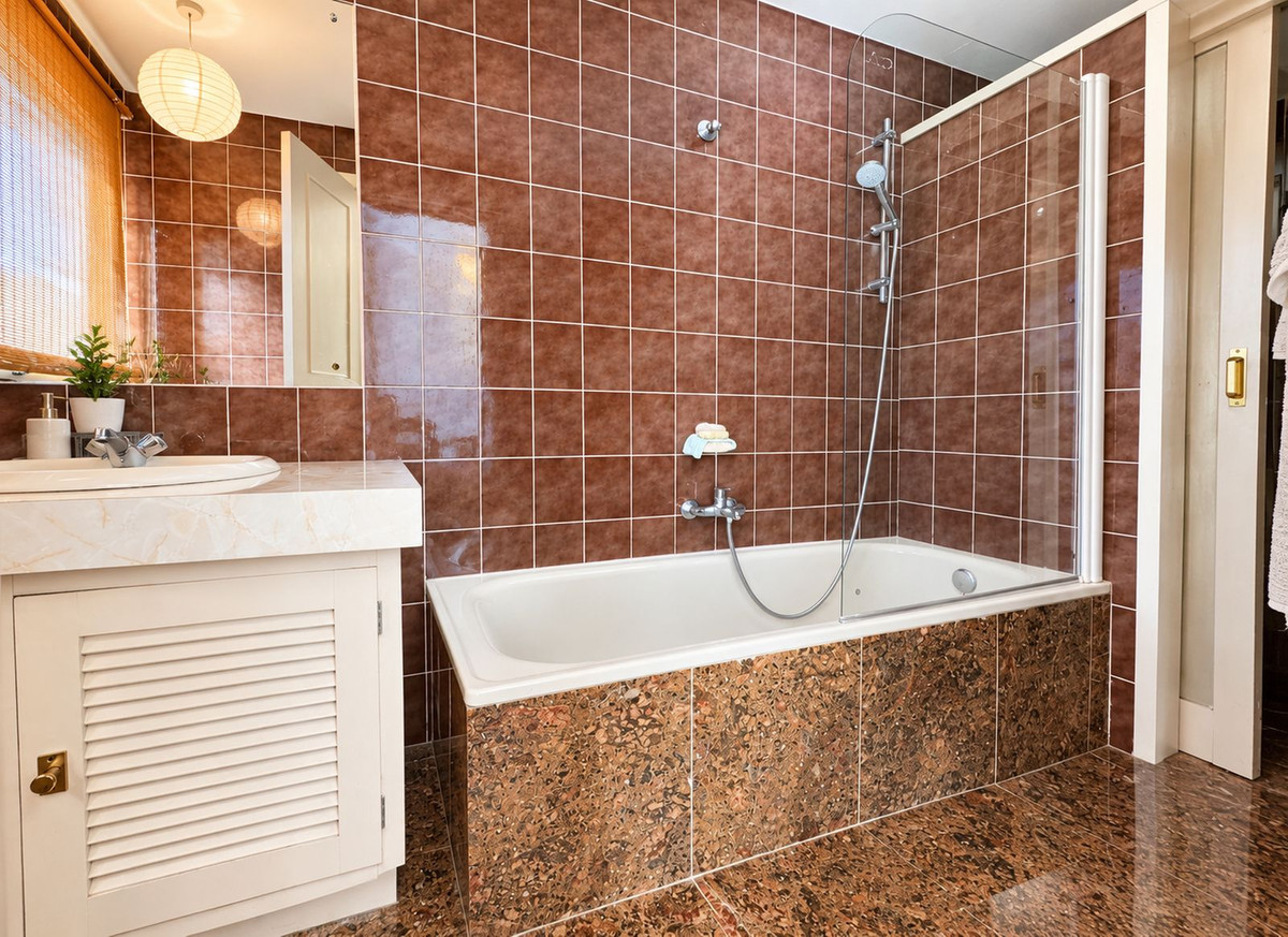 Hoekwoning met renovatiepotentieel in Marbella in Marbella - foto 12