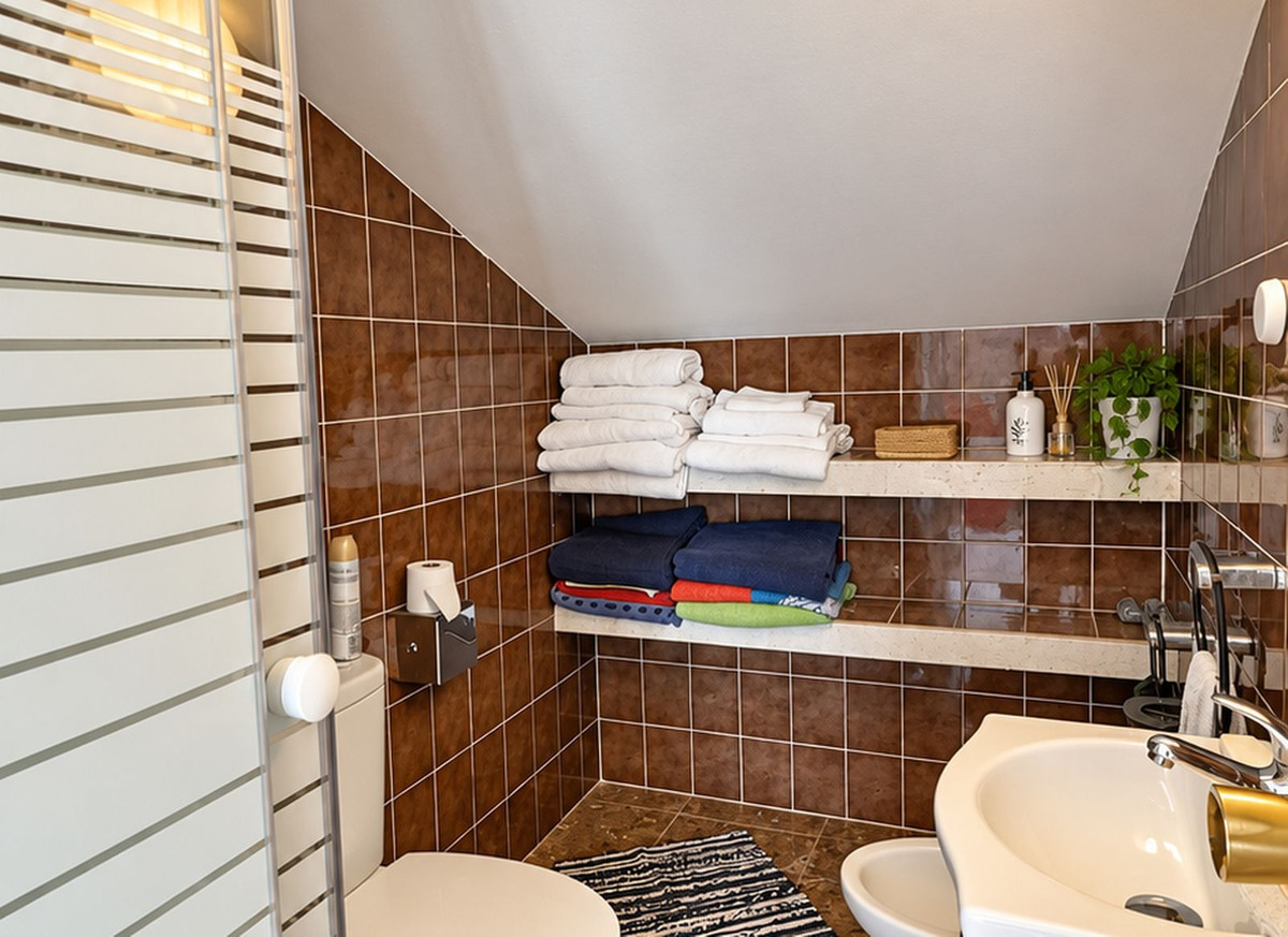 Hoekwoning met renovatiepotentieel in Marbella in Marbella - foto 13