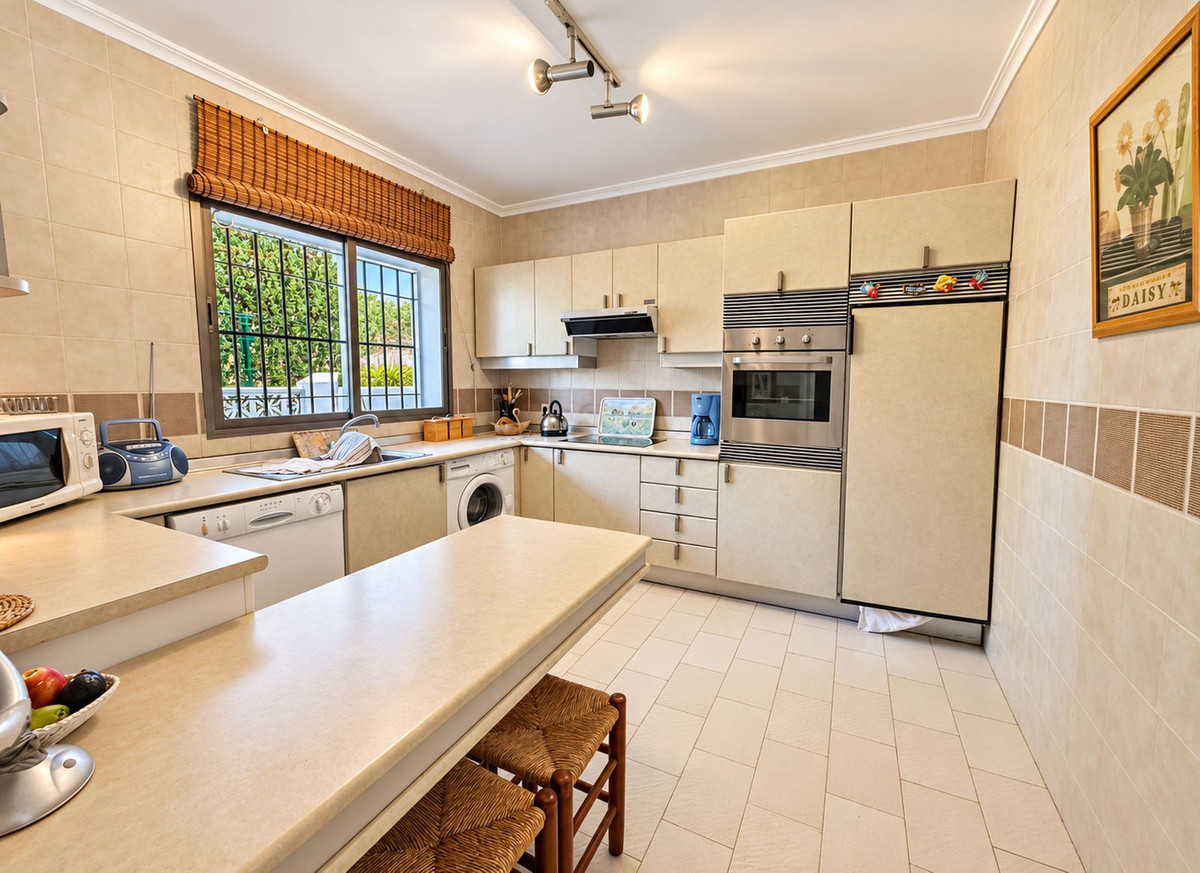 Hoekwoning met renovatiepotentieel in Marbella in Marbella - foto 5